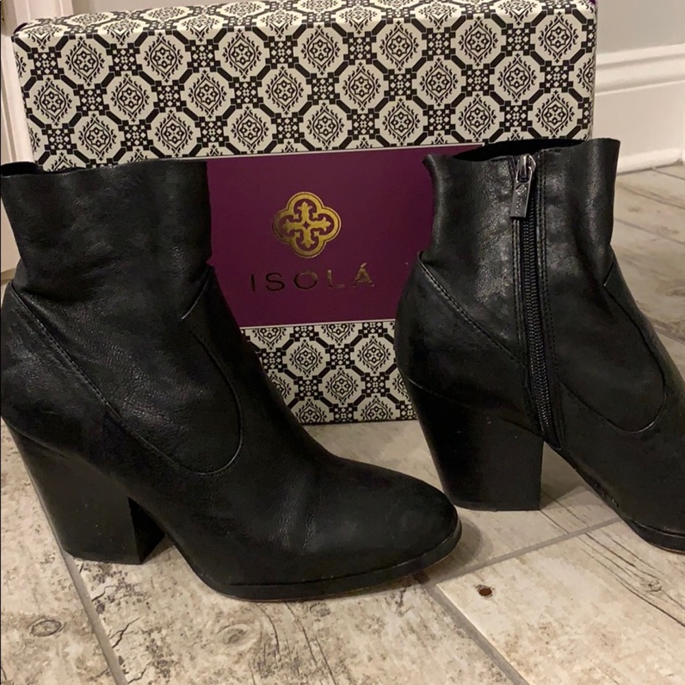 Isola Lani leather bootie. Size 8